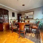 Βίλα Peaceful & Spacious With A Beautiful Garden *