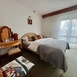 Peaceful & Spacious With A Beautiful Garden Βίλα