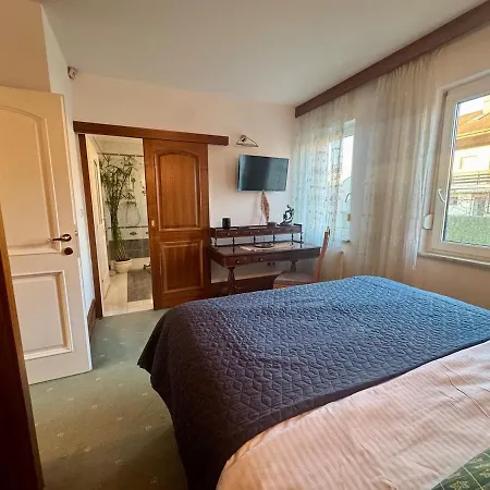 Peaceful & Spacious With A Beautiful Garden Βίλα