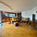 Peaceful & Spacious With A Beautiful Garden *