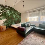 Peaceful & Spacious With A Beautiful Garden Vila *