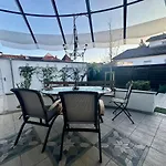 Vila Peaceful & Spacious With A Beautiful Garden *