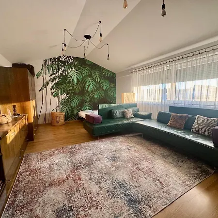 Peaceful & Spacious With A Beautiful Garden 别墅 *