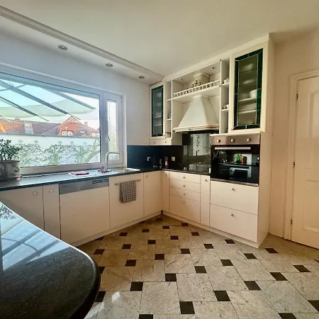 别墅 Peaceful & Spacious With A Beautiful Garden