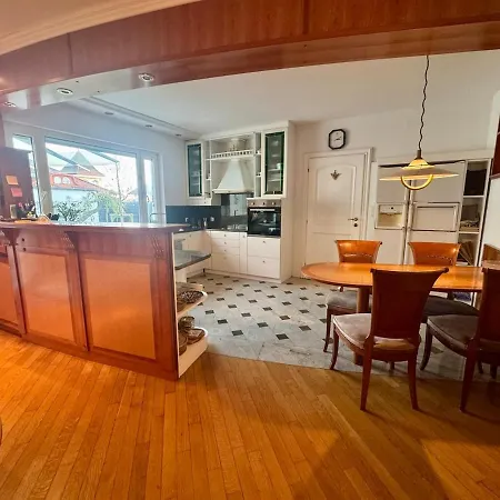 Peaceful & Spacious With A Beautiful Garden Vila