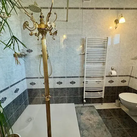 빌라 Peaceful & Spacious With A Beautiful Garden 류블랴나