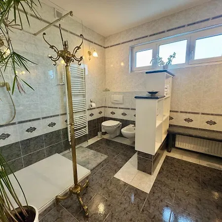 Villa Peaceful & Spacious With A Beautiful Garden *